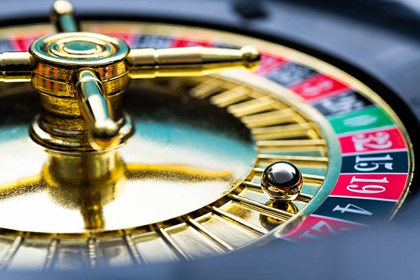 mabukbet Crazy Time wheel interface showing four numbered multiplier segments and three bonus zones lit up in different colors